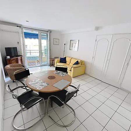 Apartment 2 Bedroom Pradignac 305 *