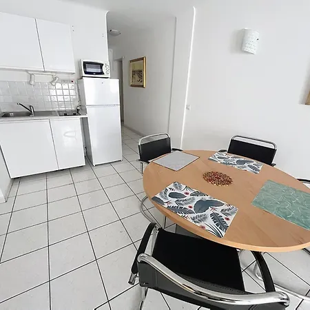 2 Bedroom Pradignac 305 Daire *