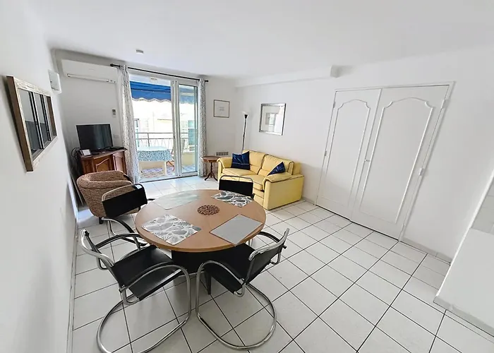 Apartment 2 Bedroom Pradignac 305 *