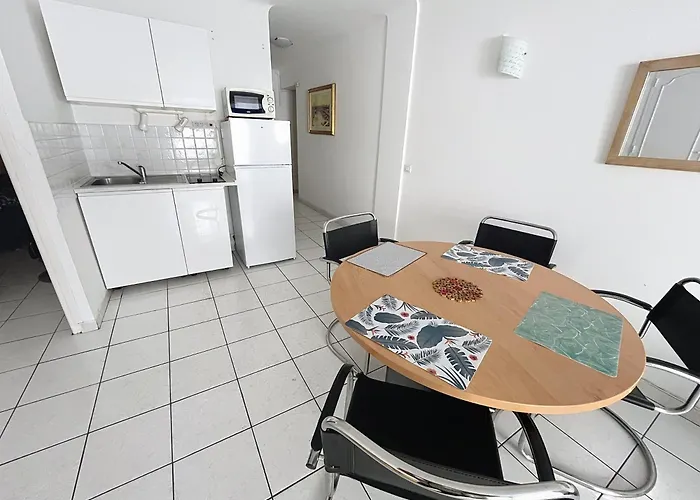 2 Bedroom Pradignac 305 Apartment *